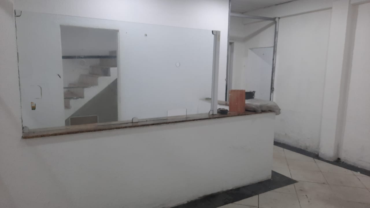 Ótima loja, frente para a rua Francisco da Cruz Nunes