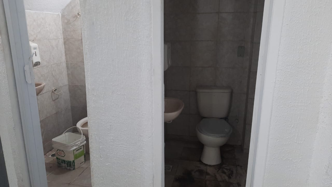 Ótima loja, frente para a rua Francisco da Cruz Nunes