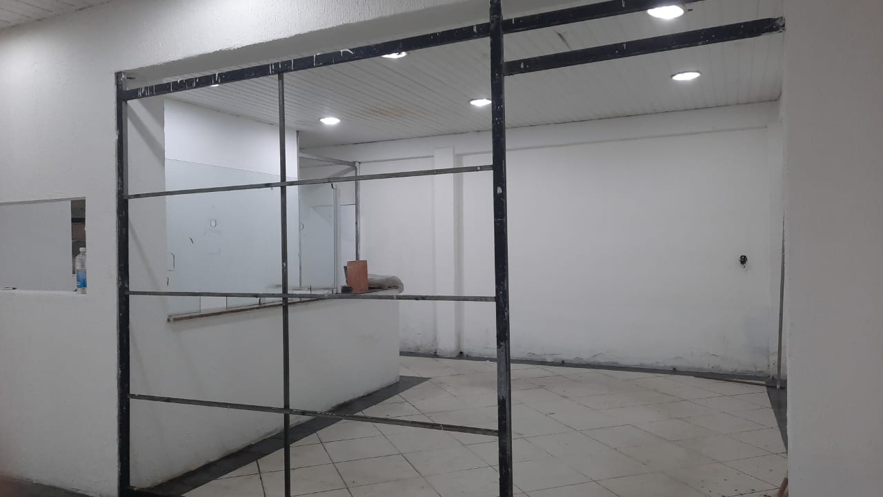 Ótima loja, frente para a rua Francisco da Cruz Nunes!!!