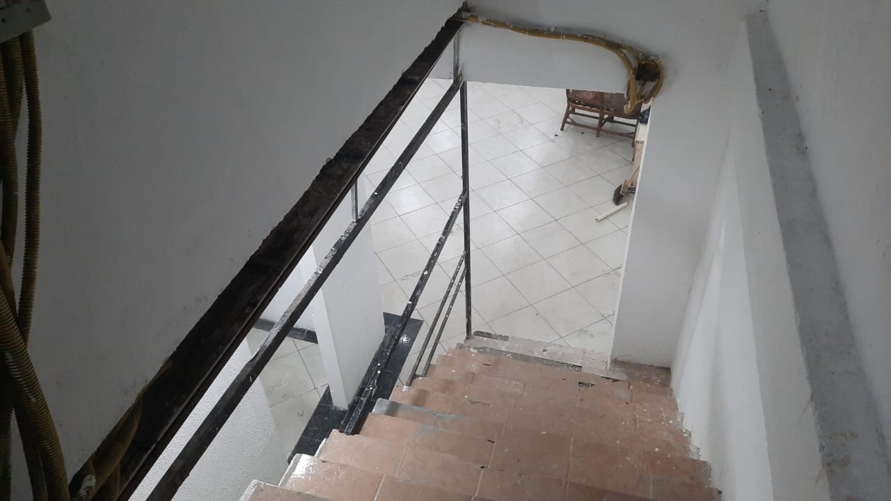Ótima loja, frente para a rua Francisco da Cruz Nunes!!!