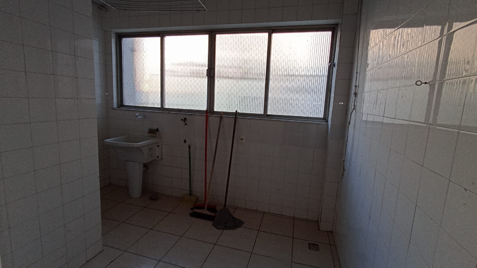 Excelente Apartamento de 03 quartos na Praia de Icaraí 