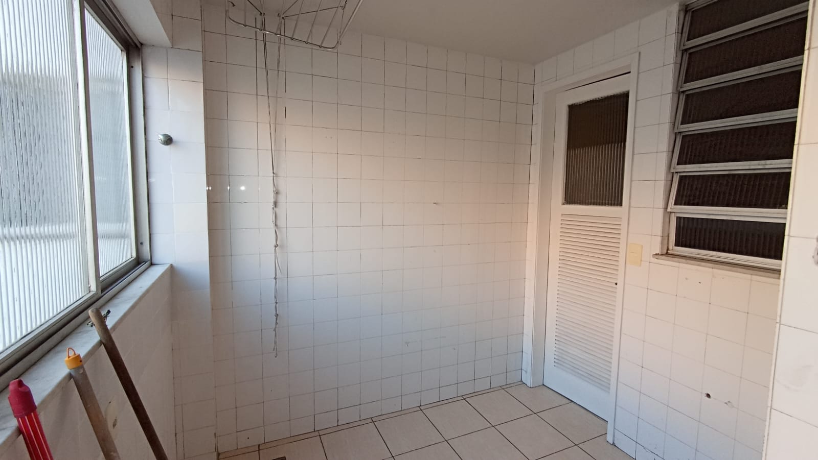 Excelente Apartamento de 03 quartos na Praia de Icaraí 