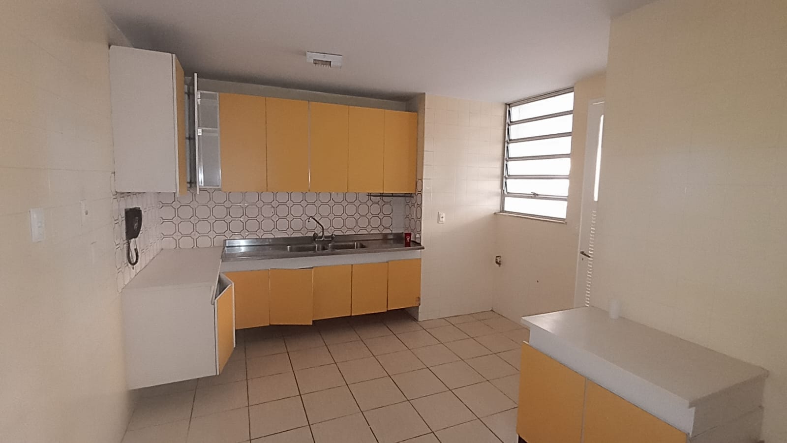 Excelente Apartamento de 03 quartos na Praia de Icaraí 