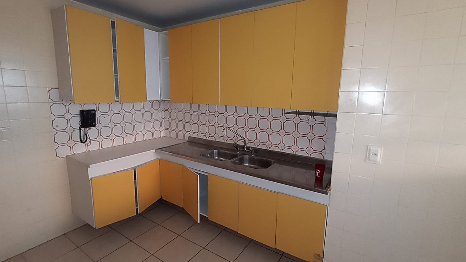 Excelente Apartamento de 03 quartos na Praia de Icaraí 