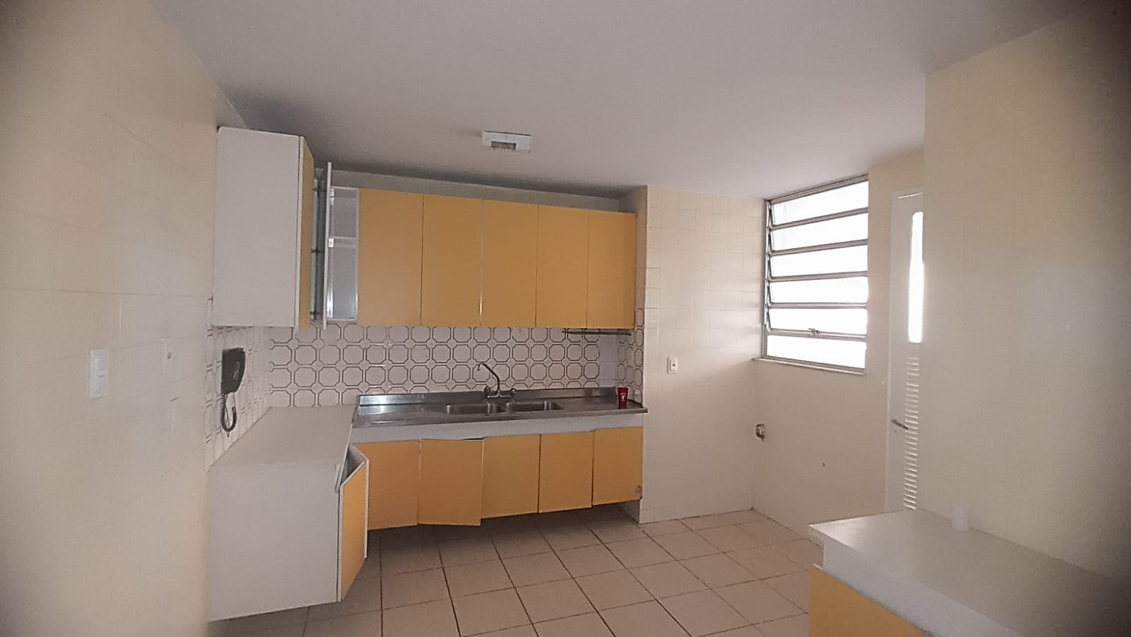 Excelente Apartamento de 03 quartos na Praia de Icaraí 