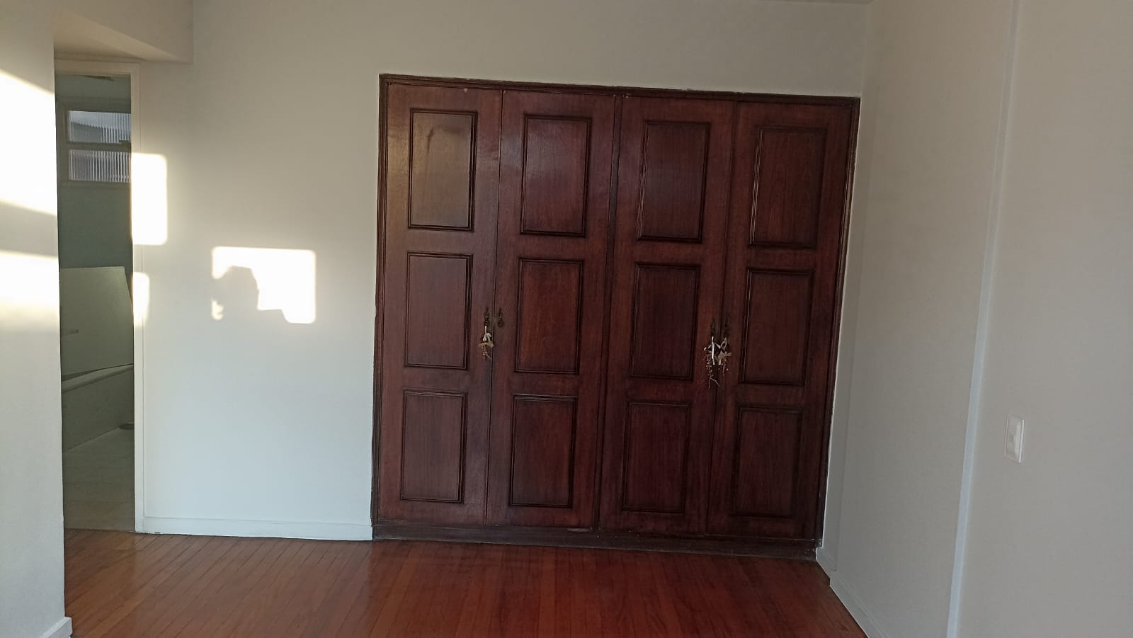 Excelente Apartamento de 03 quartos na Praia de Icaraí 
