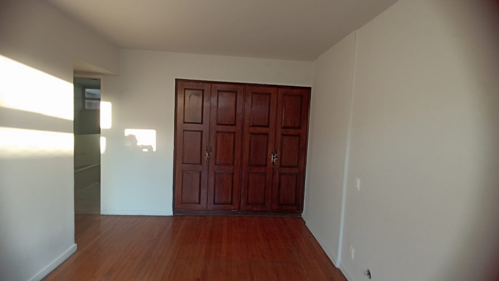 Excelente Apartamento de 03 quartos na Praia de Icaraí 