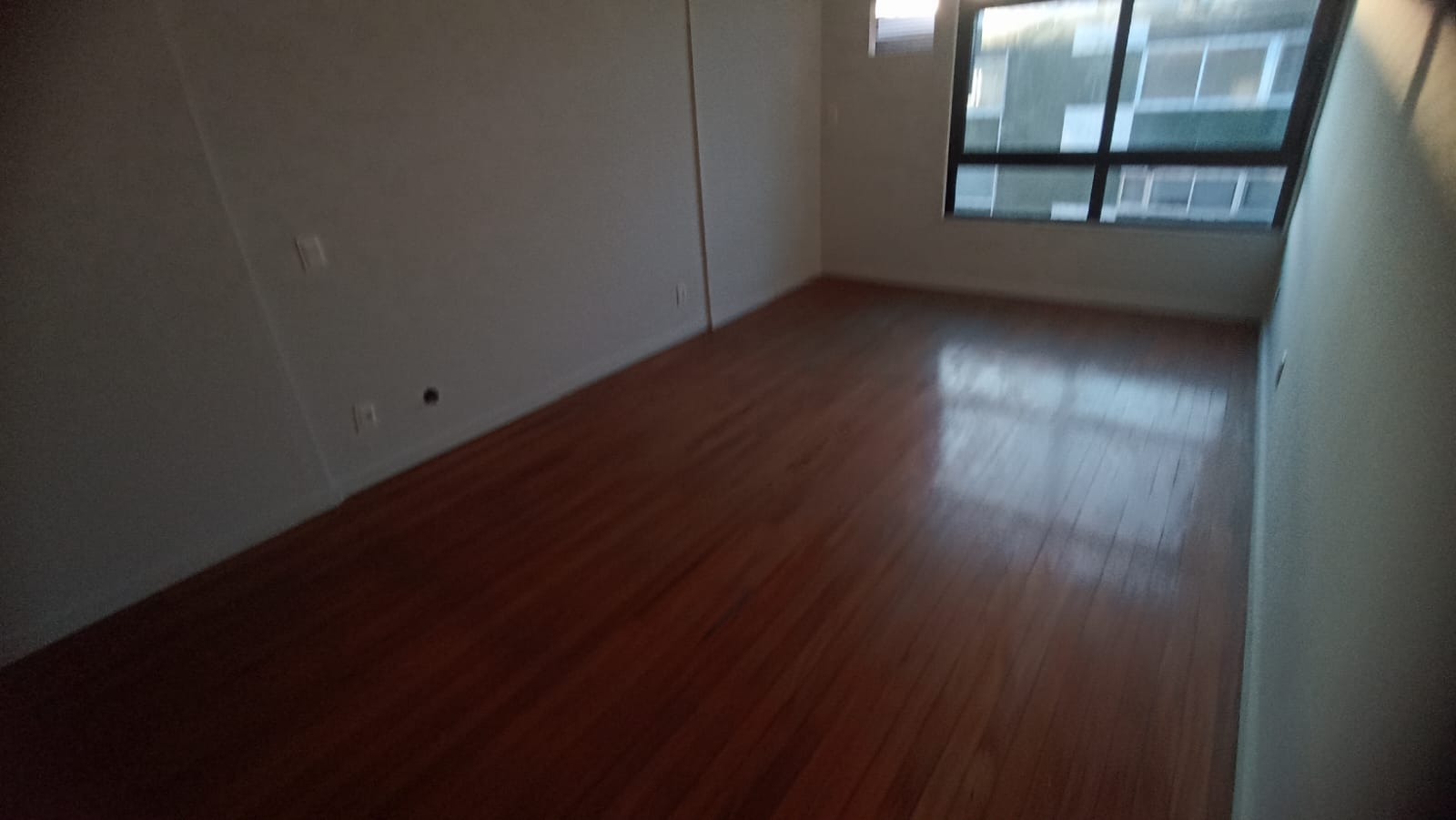 Excelente Apartamento de 03 quartos na Praia de Icaraí 
