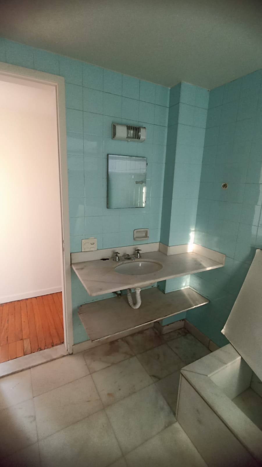 Excelente Apartamento de 03 quartos na Praia de Icaraí 