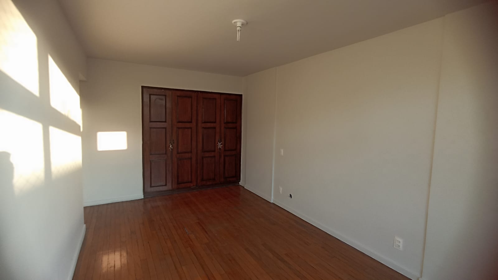 Excelente Apartamento de 03 quartos na Praia de Icaraí 