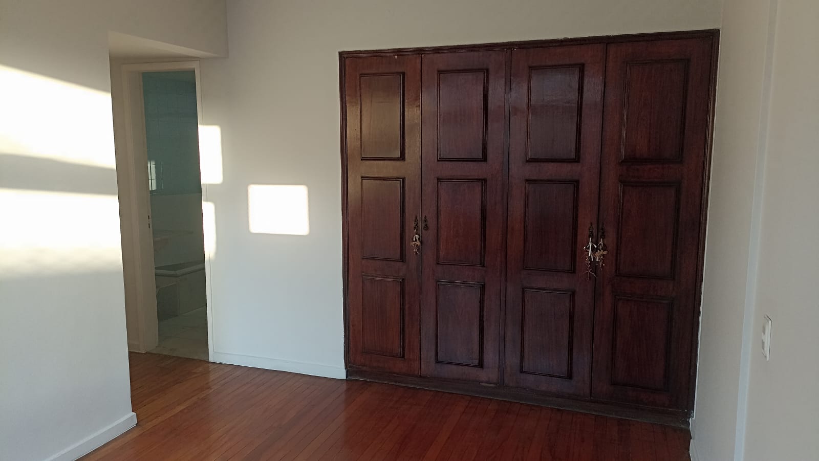 Excelente Apartamento de 03 quartos na Praia de Icaraí 