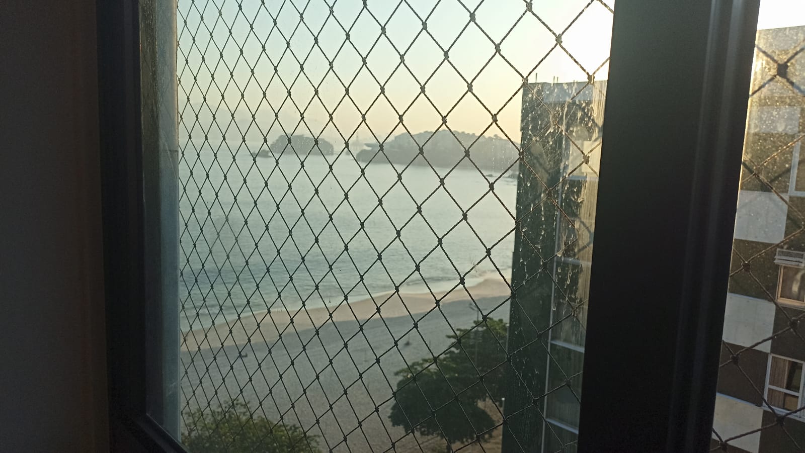 Excelente Apartamento de 03 quartos na Praia de Icaraí 