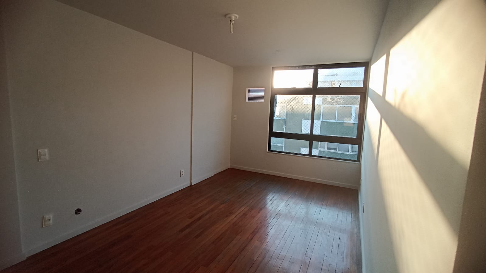 Excelente Apartamento de 03 quartos na Praia de Icaraí 