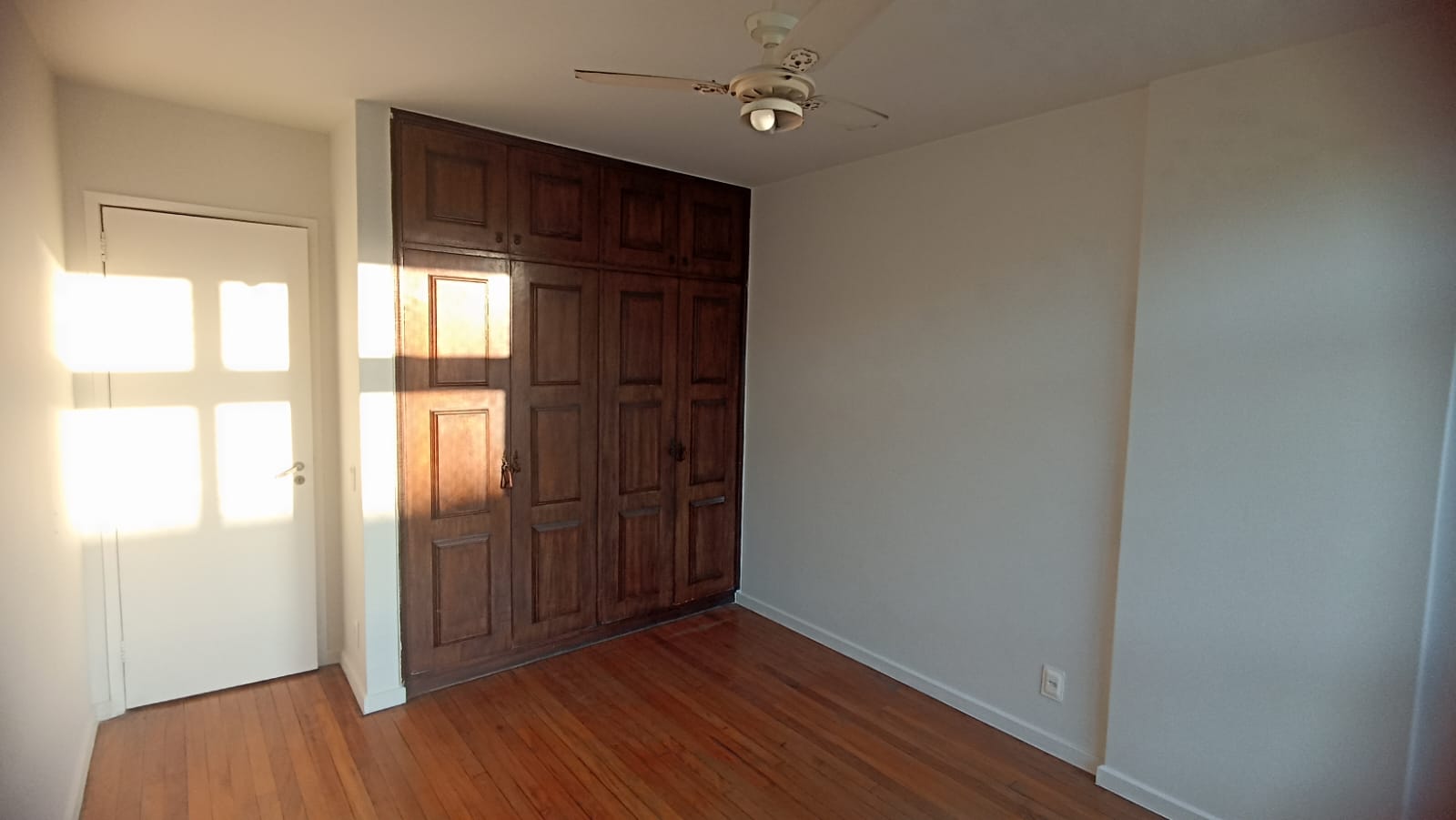 Excelente Apartamento de 03 quartos na Praia de Icaraí 