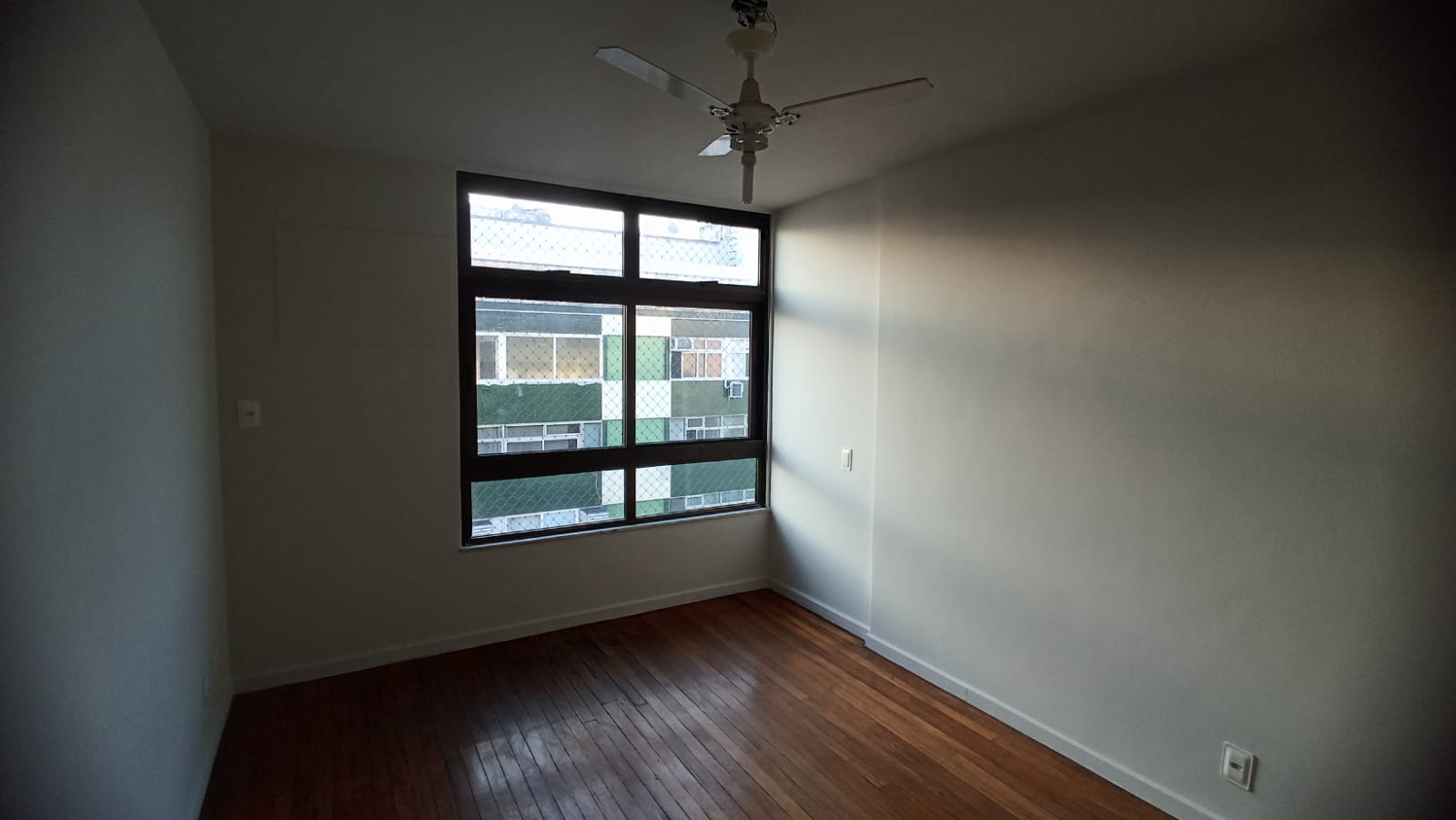 Excelente Apartamento de 03 quartos na Praia de Icaraí 
