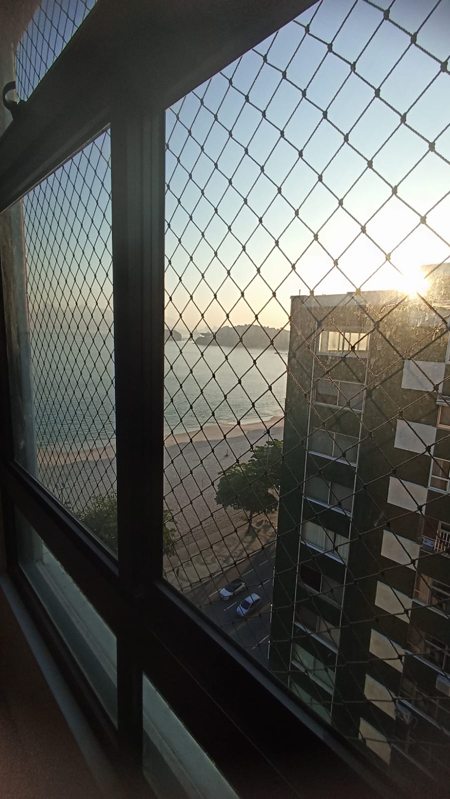 Excelente Apartamento de 03 quartos na Praia de Icaraí 