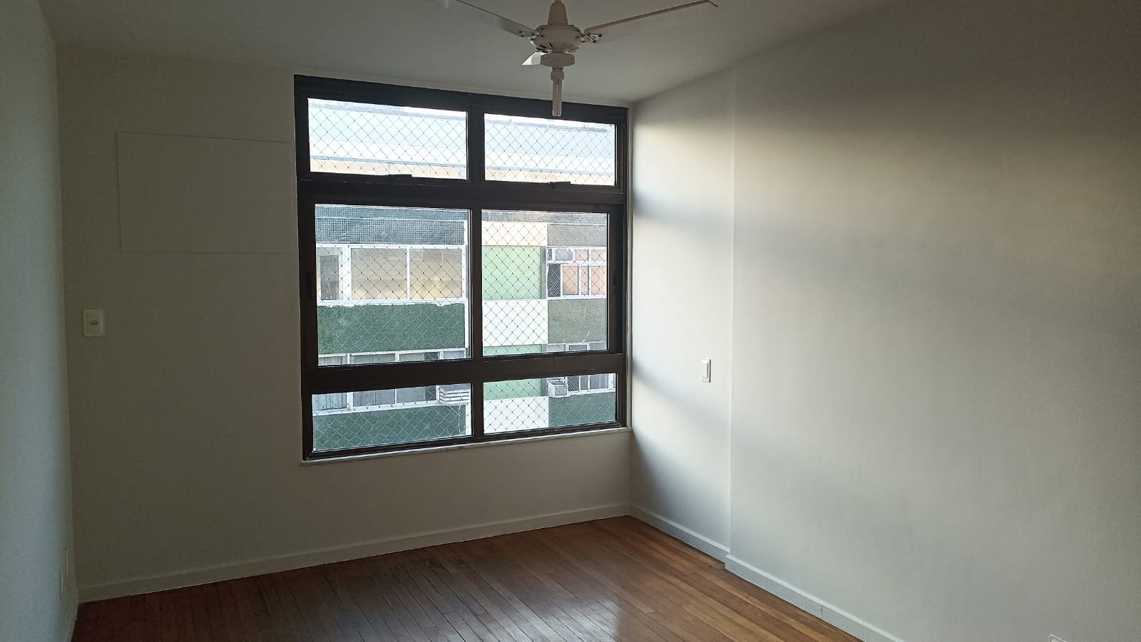 Excelente Apartamento de 03 quartos na Praia de Icaraí 