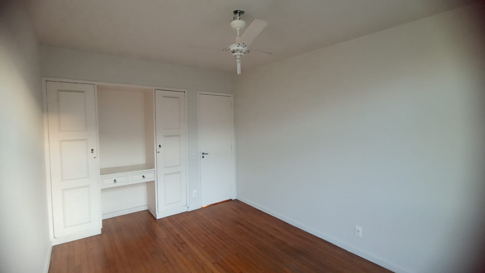 Excelente Apartamento de 03 quartos na Praia de Icaraí 