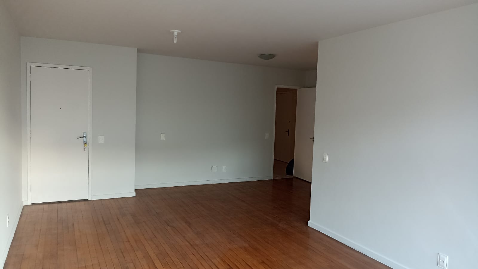 Excelente Apartamento de 03 quartos na Praia de Icaraí 