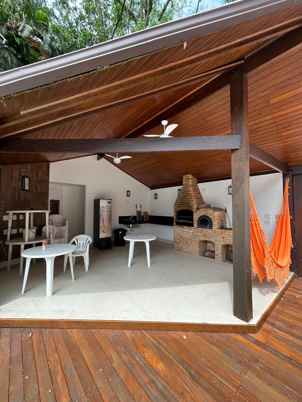 Residência de Alto Padrão em Itacoatiara com 5 quartos com 394 mt²