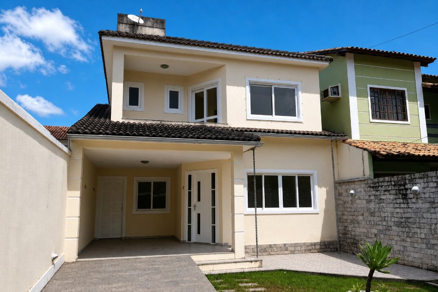 ALUGUEL – CASA 3 QUARTOS