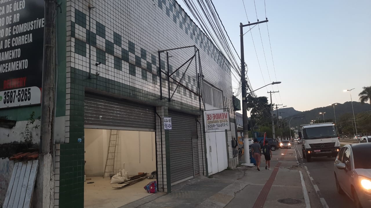 Ótima loja, frente para a rua Francisco da Cruz Nunes