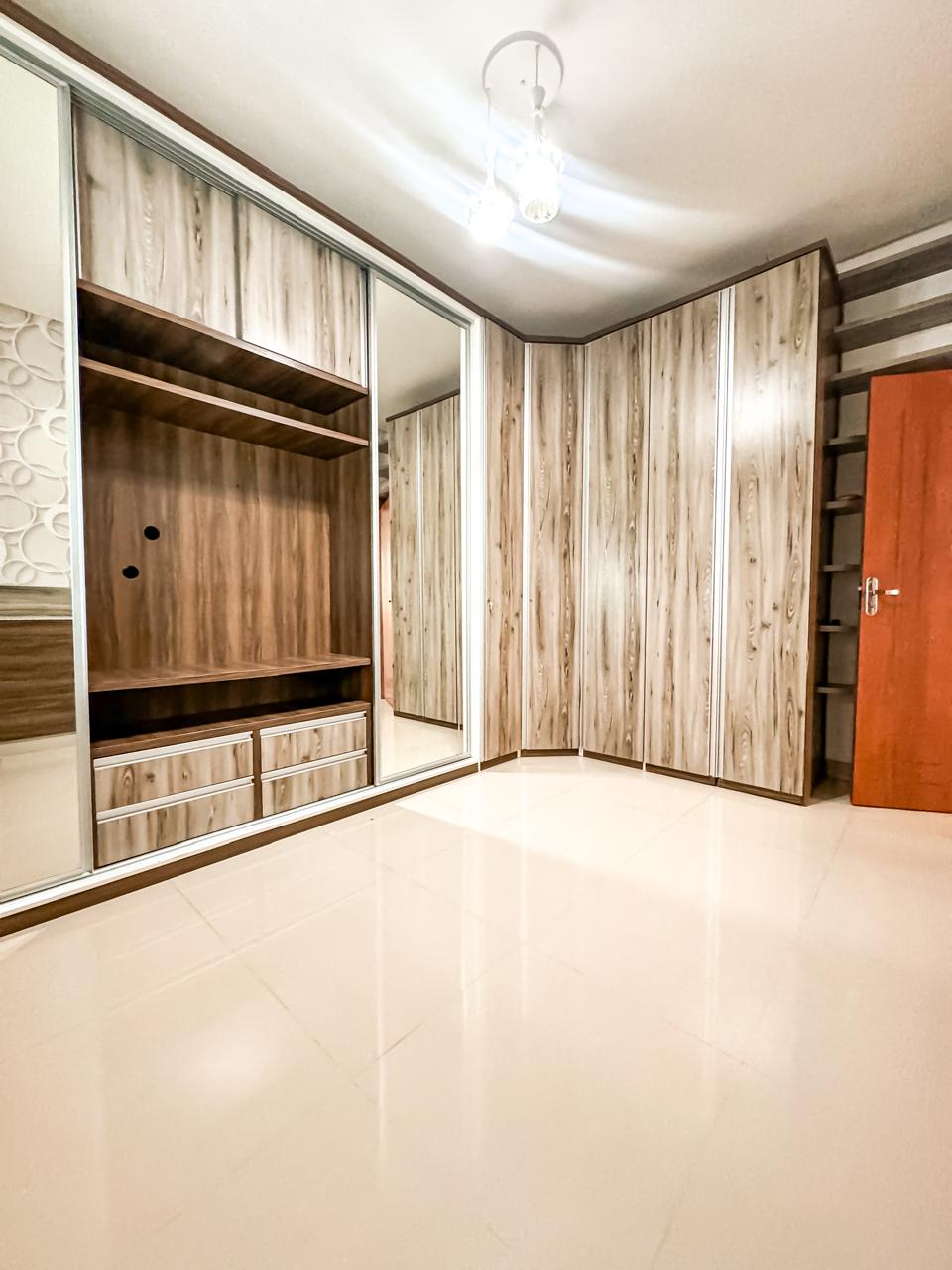Casa Térrea, )3Qtos,Piscina,Forest Hill 