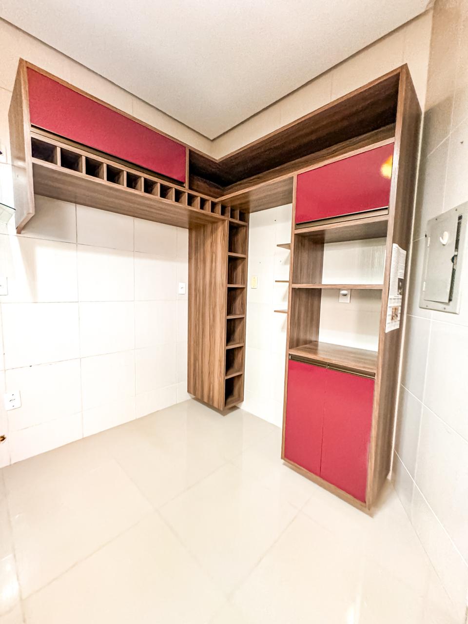 Casa Térrea, )3Qtos,Piscina,Forest Hill 
