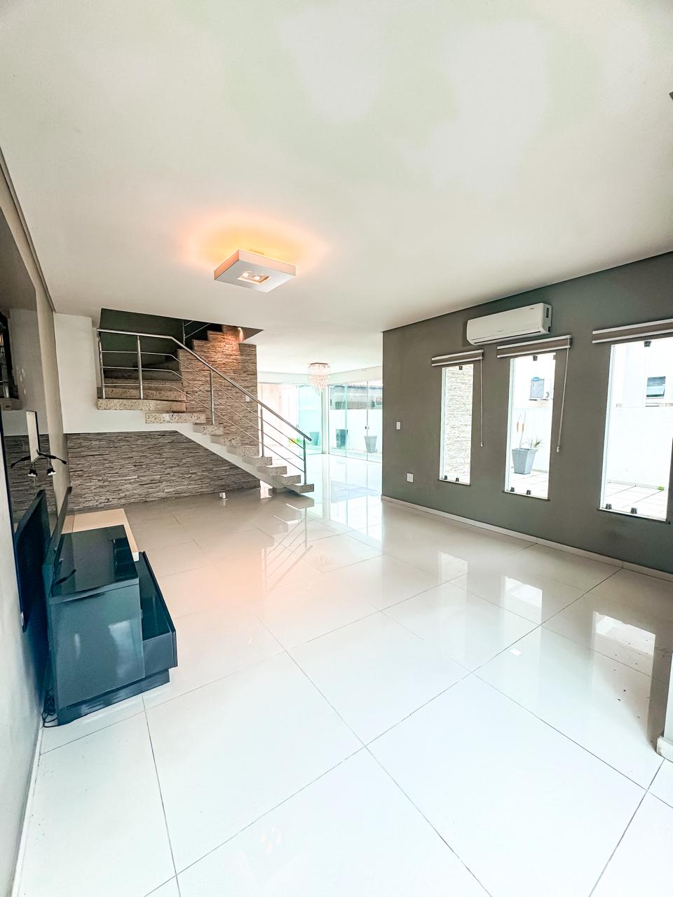 Casa Duplex (228m2), PQ.das Laranjeiras