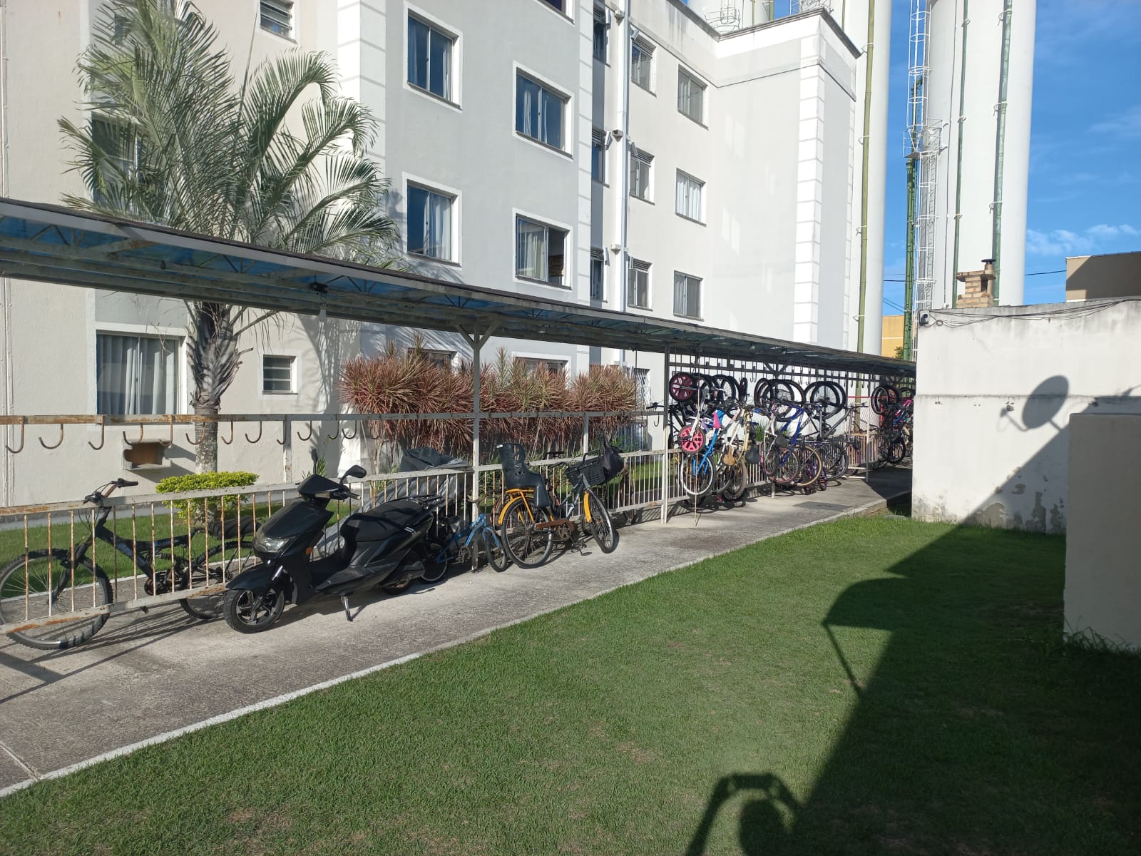 Apartamento à Venda em Nova Cidade, Rio das Ostras - 2 Quartos, 1 Banheiro, 1 Vaga