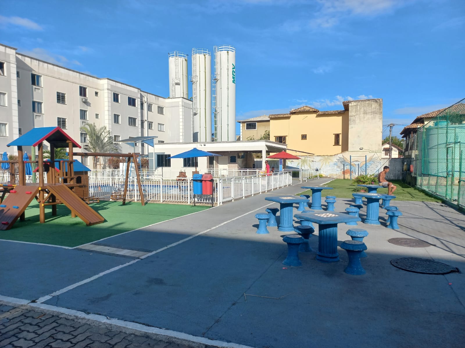 Apartamento à Venda em Nova Cidade, Rio das Ostras - 2 Quartos, 1 Banheiro, 1 Vaga