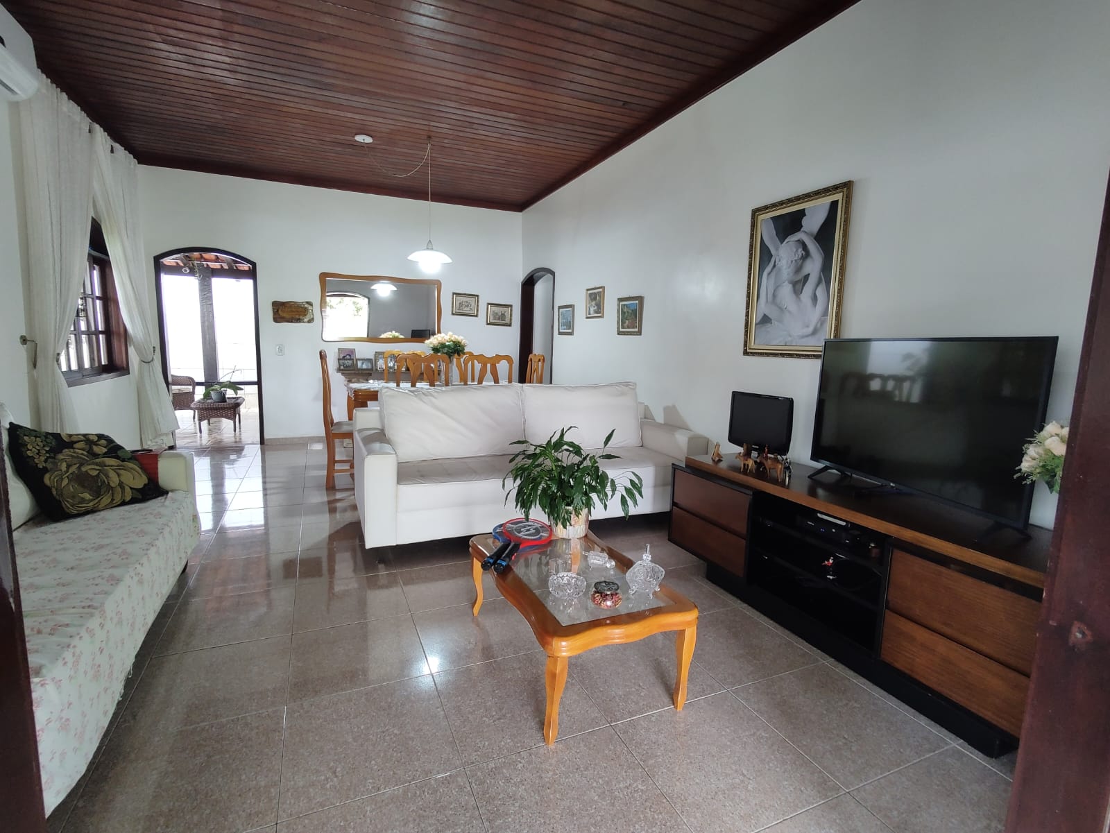 Bela casa linear com 3 quartos e edícula à venda - Costazul - Rio das Ostras/RJ