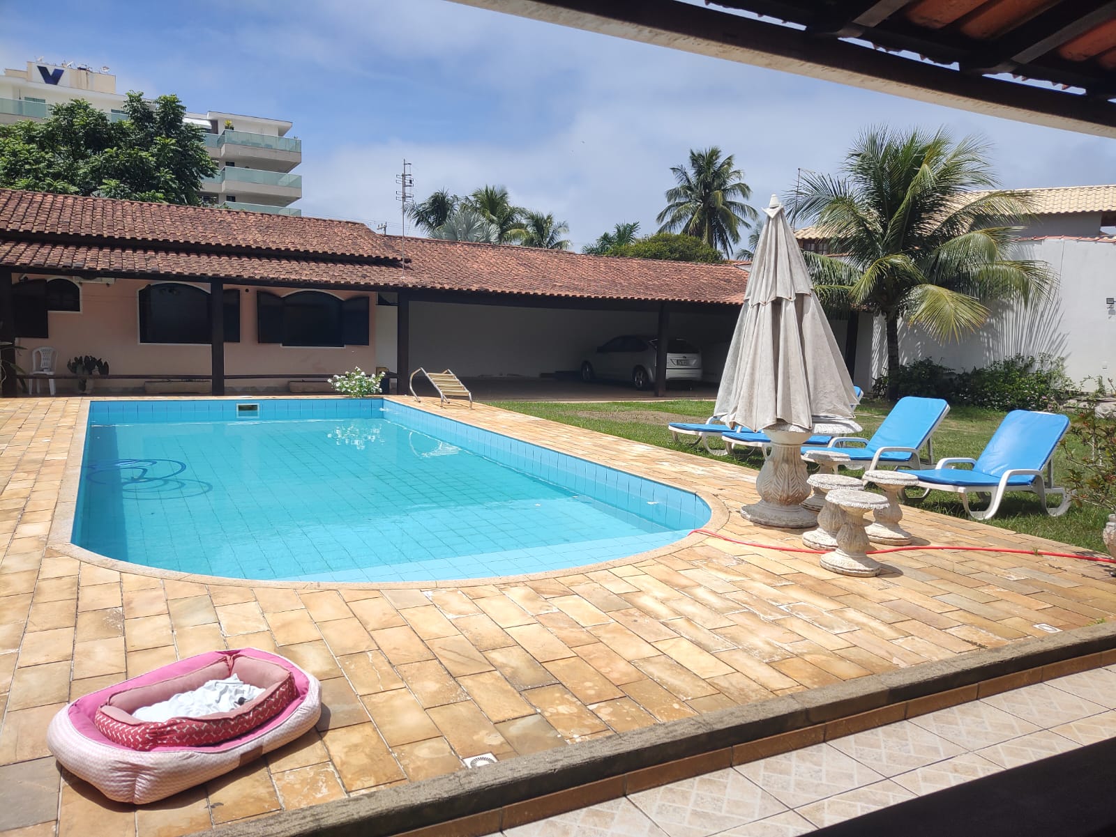 Bela casa linear com 3 quartos e edícula à venda - Costazul - Rio das Ostras/RJ