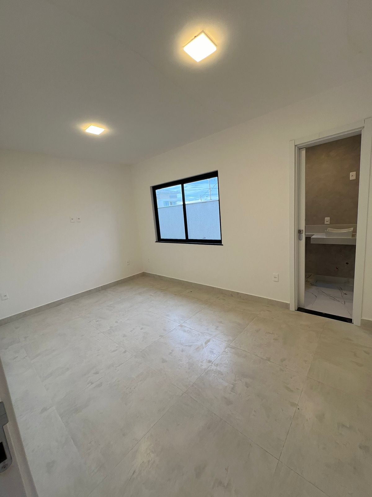 Casa 3 Quartos à Venda c/área gourmet, Viverde em Rio das Ostras,RJ