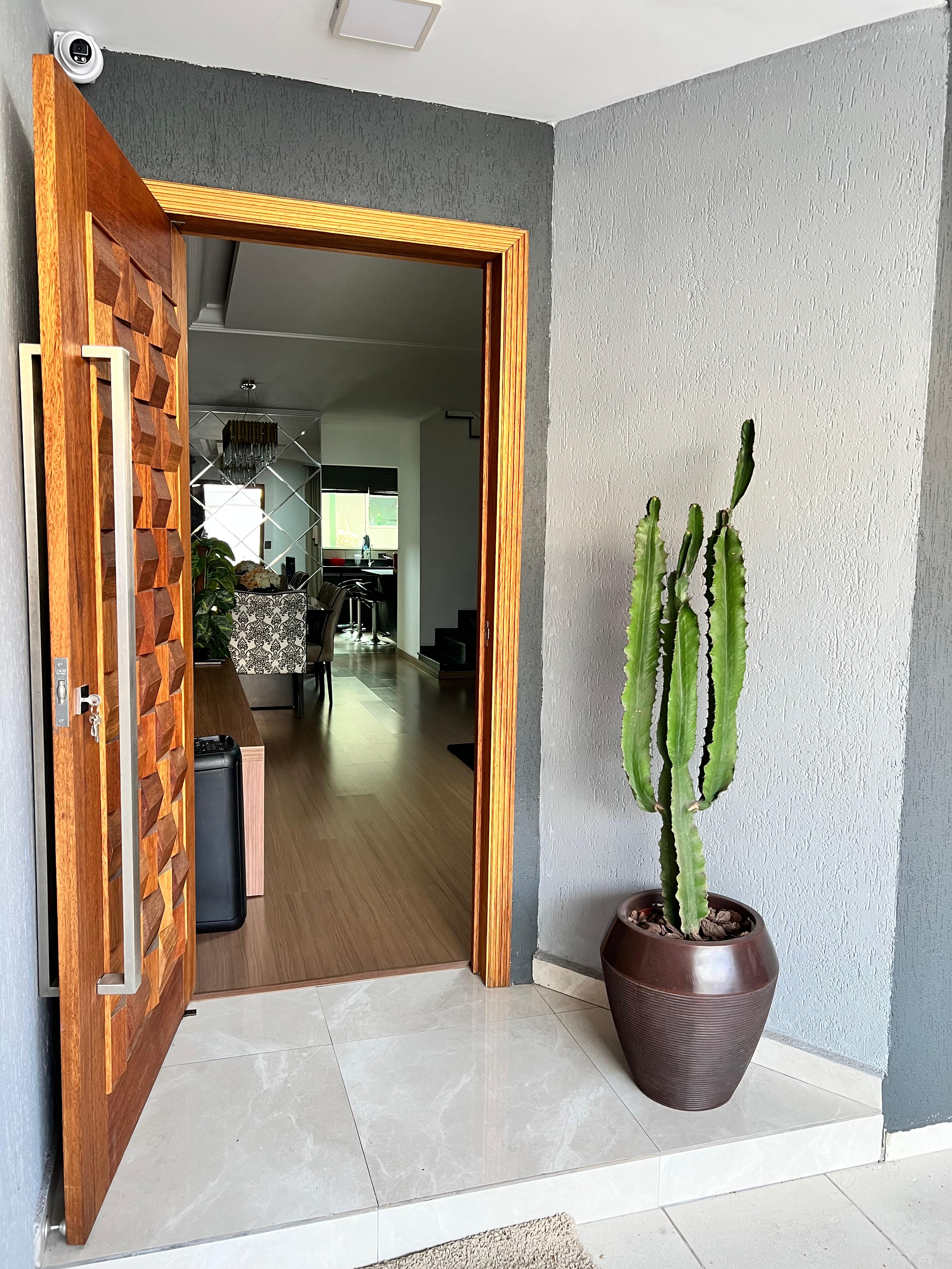 Sobrado Impecável de 300m² em SBC - Nova Petrópolis. R$ 1.500.000,00 – Mobiliado e Pronto para Morar!