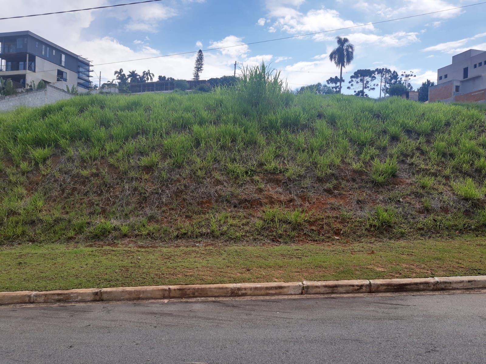 OPORTUNIDADE IMPERDÍVEL! TERRENO PRONTO PARA CONSTRUIR NO LAGO DO SOL – COTIA/SP