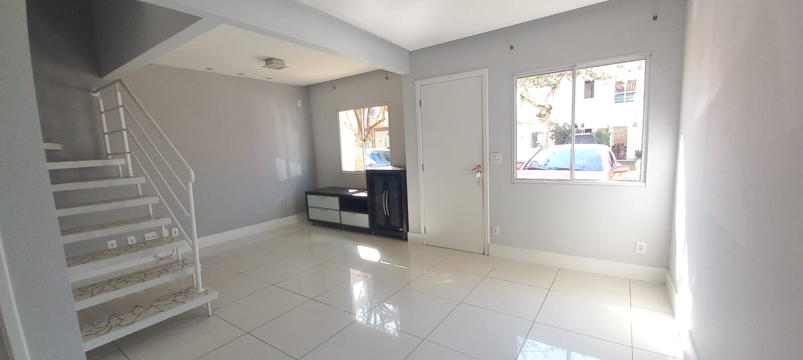 Seu Novo Lar na Granja Viana: Casa com 3 Dormitórios, 110 m² por R$ 845.000