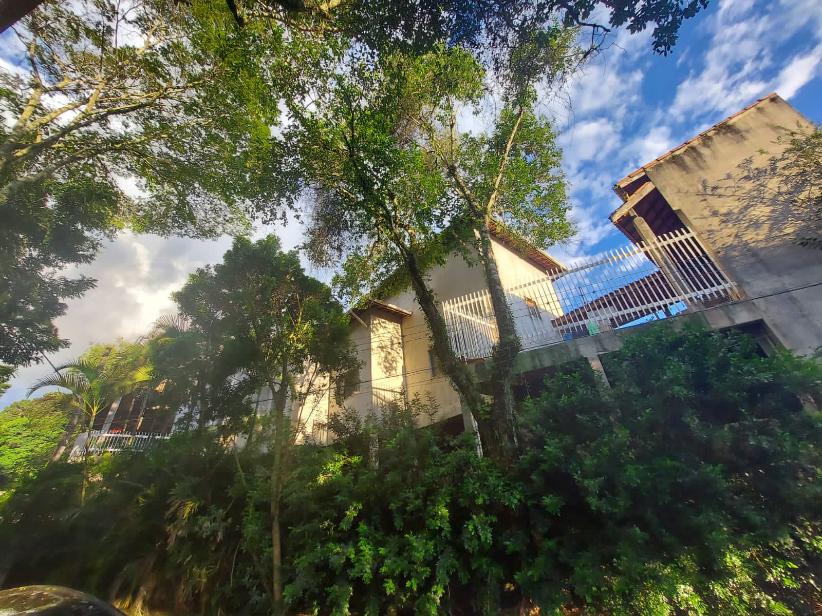  ABAIXOU $ $ - CASA TÉRREA 3 DORMITÓRIOS E AVARANDADA EM CONDOMÍNIO FECHADO COM  10 VAGAS E 451M² DE TERRENO