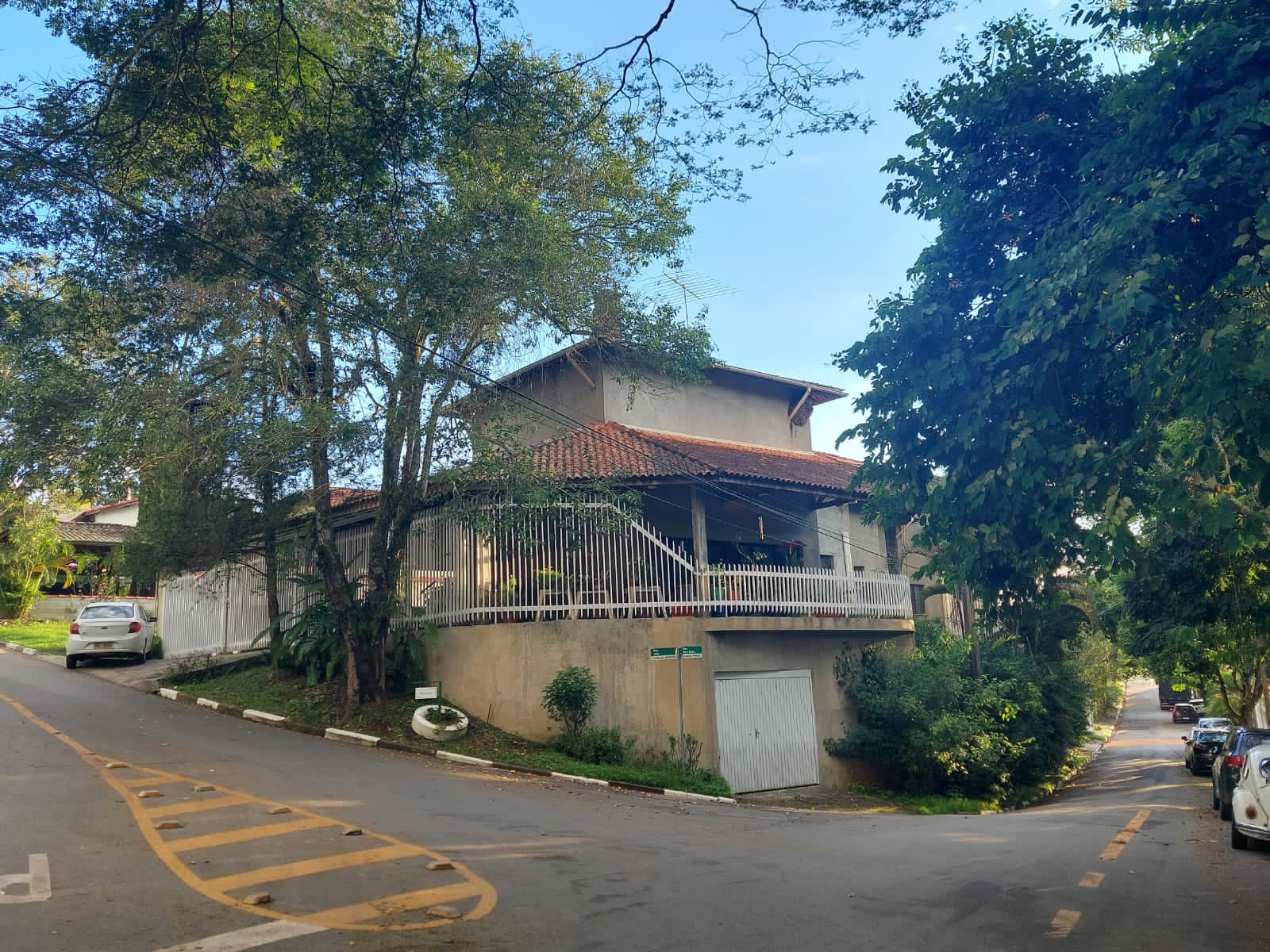  ABAIXOU $ $ - CASA TÉRREA 3 DORMITÓRIOS E AVARANDADA EM CONDOMÍNIO FECHADO COM  10 VAGAS E 451M² DE TERRENO