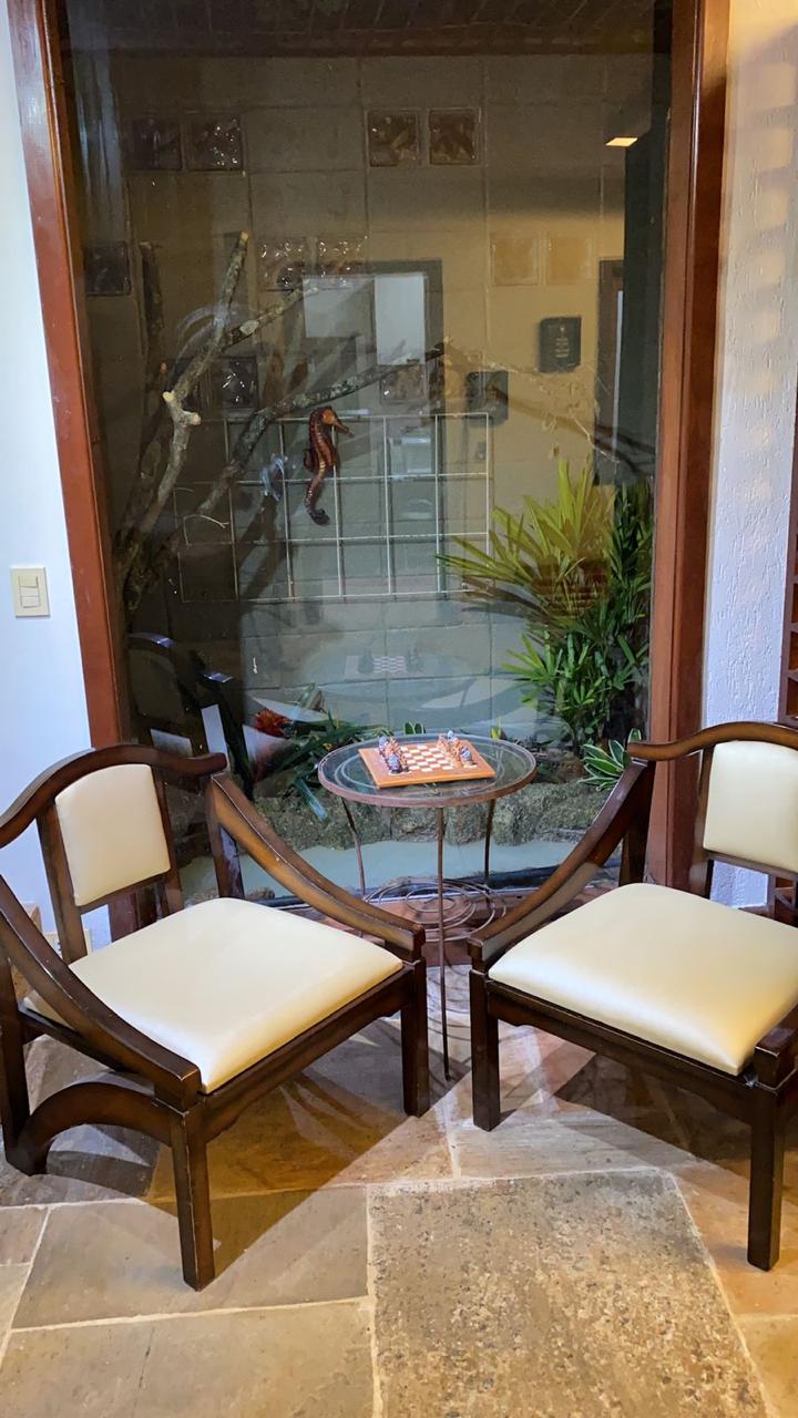 EXCLUSIVA CASA RÚSTICA COM PISCINA EM BOLSÃO FECHADO NA GRANJA VIANA – 350M² CONSTRUÍDOS