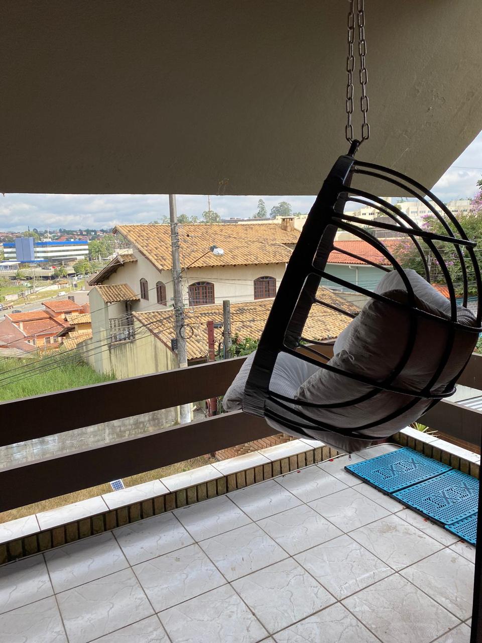 EXCLUSIVA CASA RÚSTICA COM PISCINA EM BOLSÃO FECHADO NA GRANJA VIANA – 350M² CONSTRUÍDOS