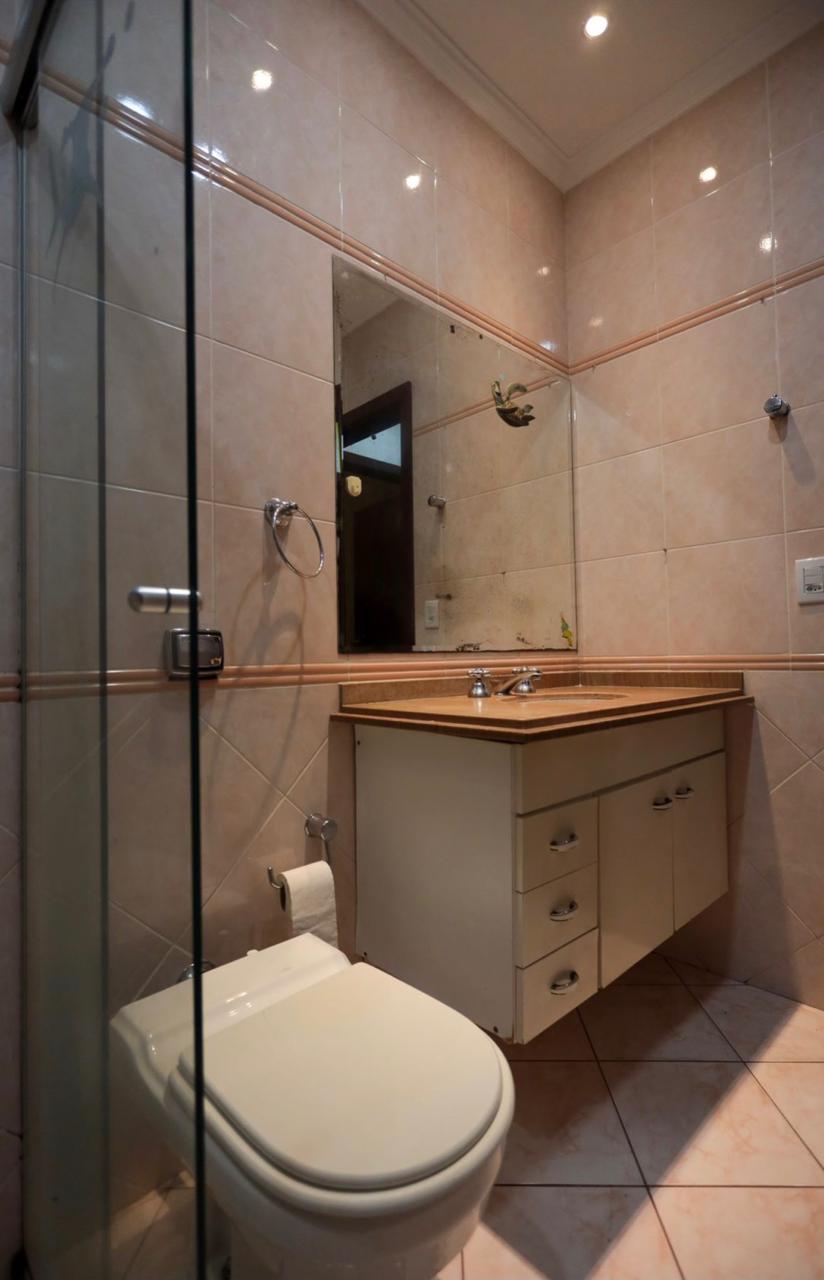 EXCLUSIVA CASA RÚSTICA COM PISCINA EM BOLSÃO FECHADO NA GRANJA VIANA – 350M² CONSTRUÍDOS
