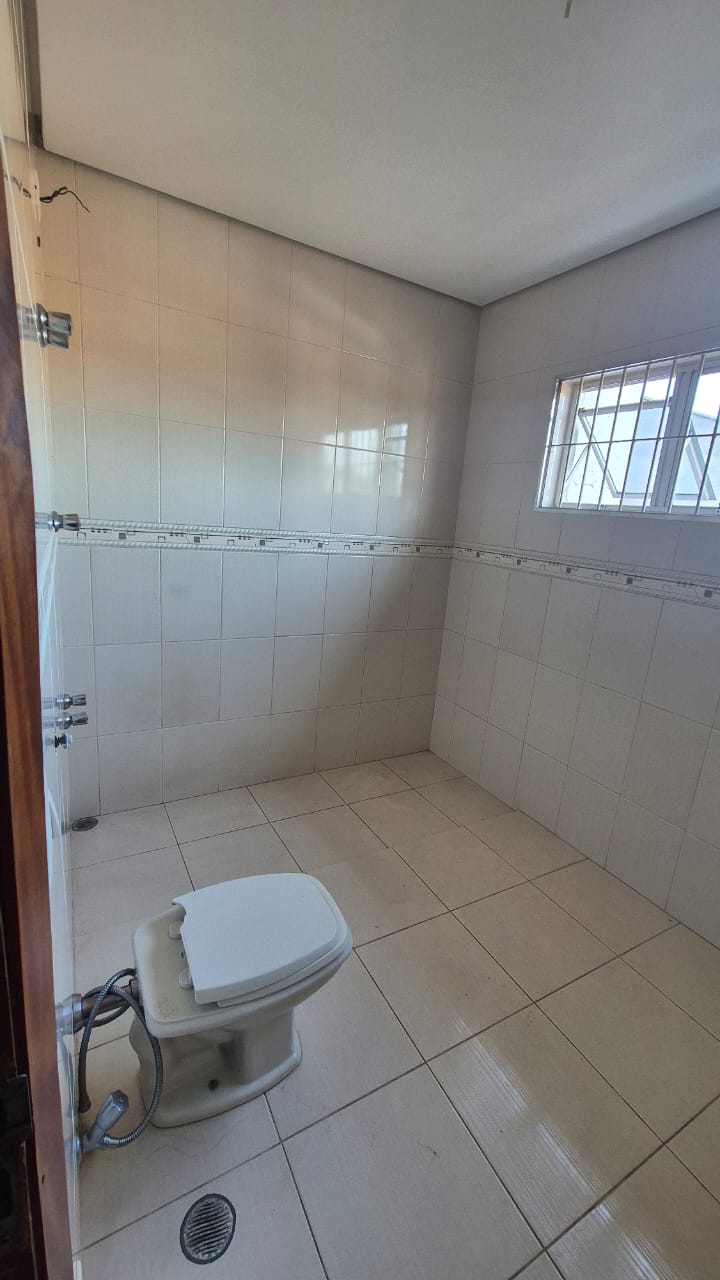 CASA À VENDA NO MELHOR BOLSÃO DA GRANJA VIANA – AO LADO DO COLÉGIO RIO BRANCO