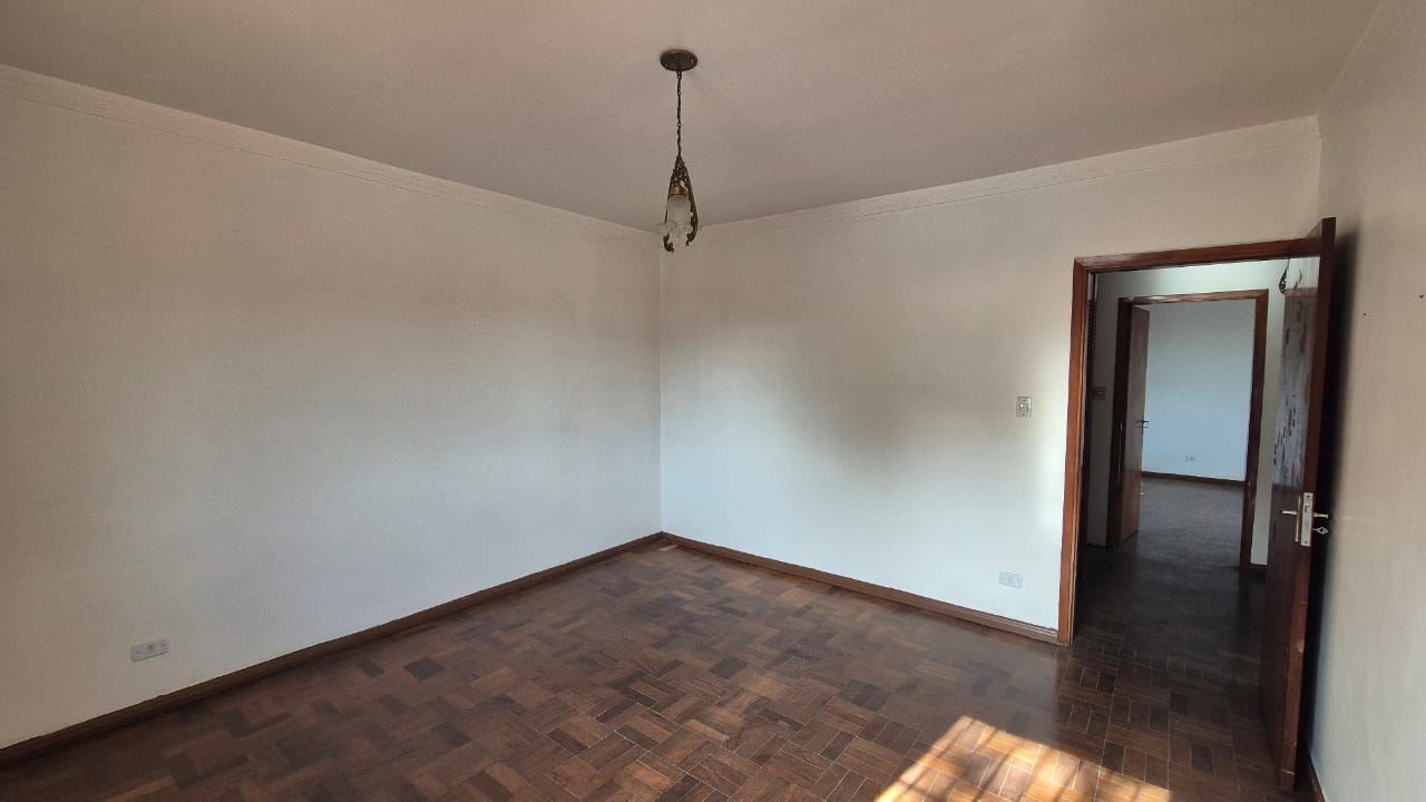 CASA À VENDA NO MELHOR BOLSÃO DA GRANJA VIANA – AO LADO DO COLÉGIO RIO BRANCO