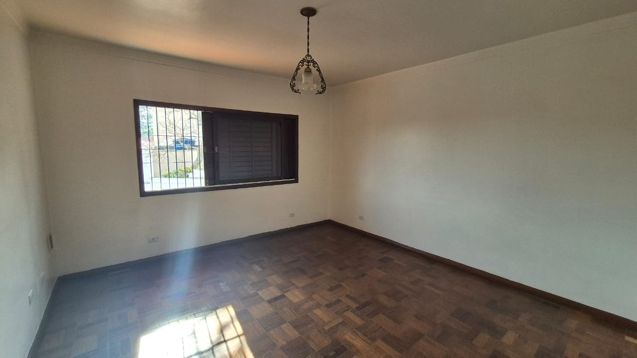 CASA À VENDA NO MELHOR BOLSÃO DA GRANJA VIANA – AO LADO DO COLÉGIO RIO BRANCO