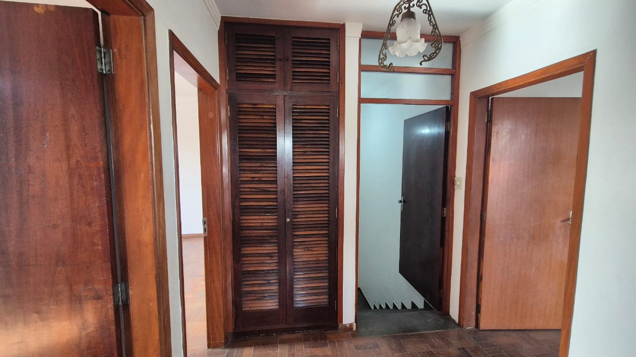 CASA À VENDA NO MELHOR BOLSÃO DA GRANJA VIANA – AO LADO DO COLÉGIO RIO BRANCO