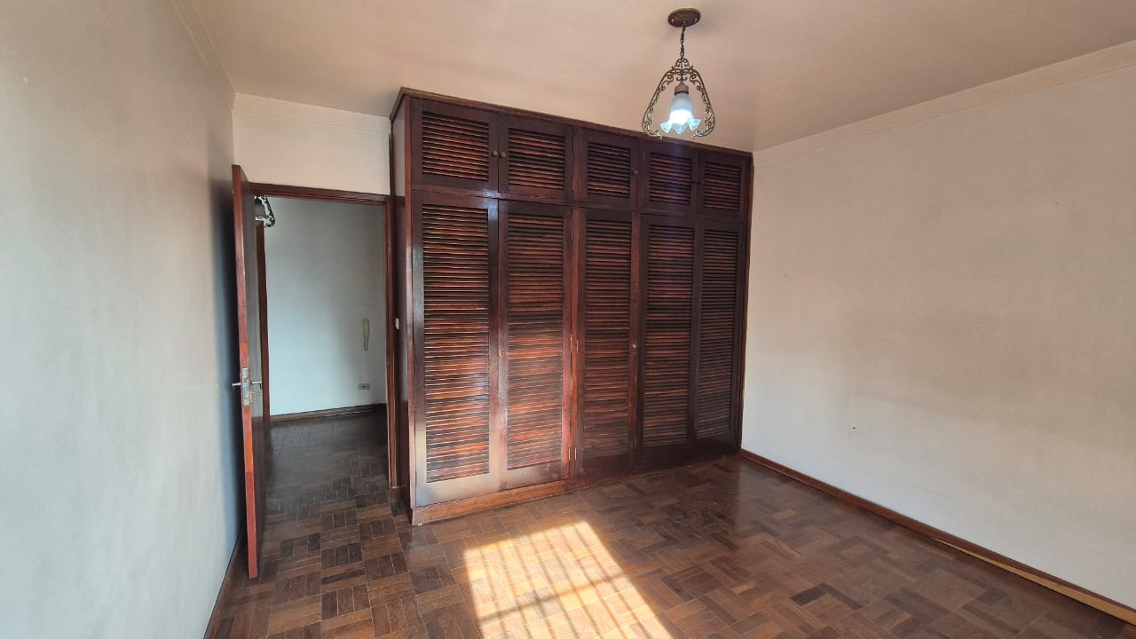 CASA À VENDA NO MELHOR BOLSÃO DA GRANJA VIANA – AO LADO DO COLÉGIO RIO BRANCO