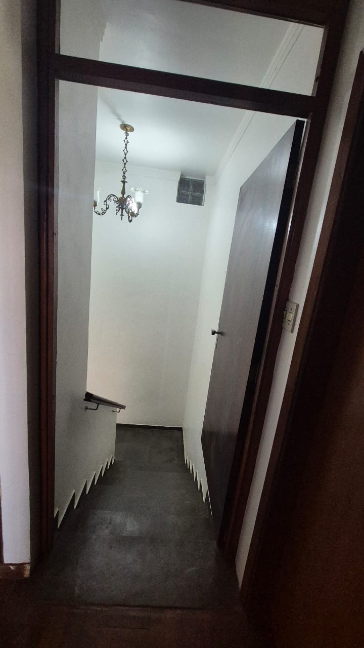 CASA À VENDA NO MELHOR BOLSÃO DA GRANJA VIANA – AO LADO DO COLÉGIO RIO BRANCO