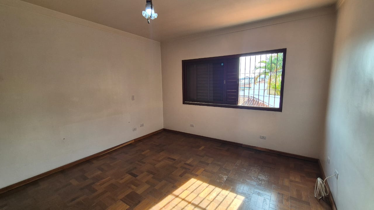 CASA À VENDA NO MELHOR BOLSÃO DA GRANJA VIANA – AO LADO DO COLÉGIO RIO BRANCO