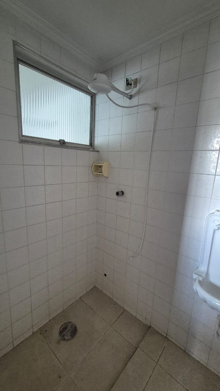 CASA À VENDA NO MELHOR BOLSÃO DA GRANJA VIANA – AO LADO DO COLÉGIO RIO BRANCO